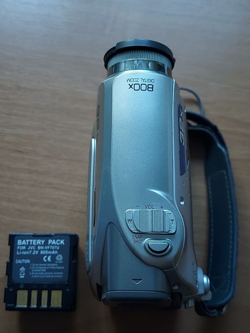 Видеокамера JVC GR-D340E