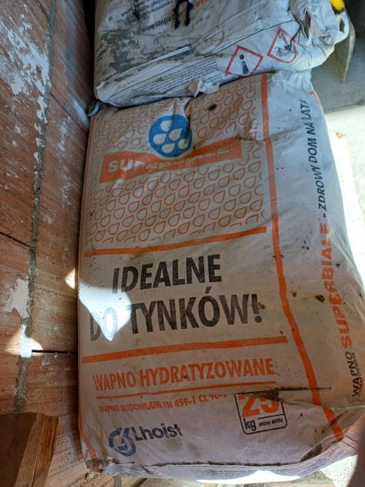 Sprzedam wapno do tynków  cena za worek 40