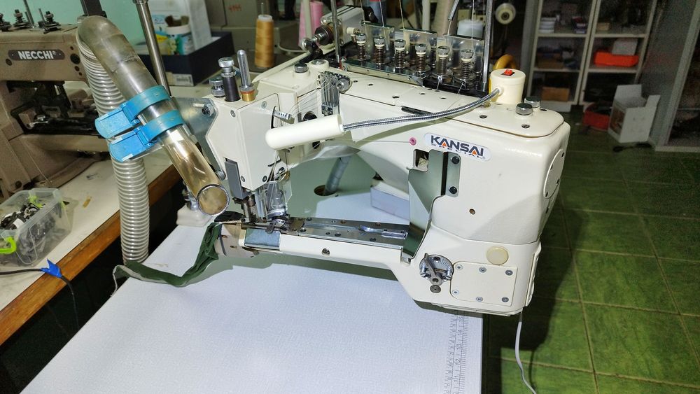 Швейна машина, розпошивальна Jack з серводвигуном. Оверлок Juki Siruba