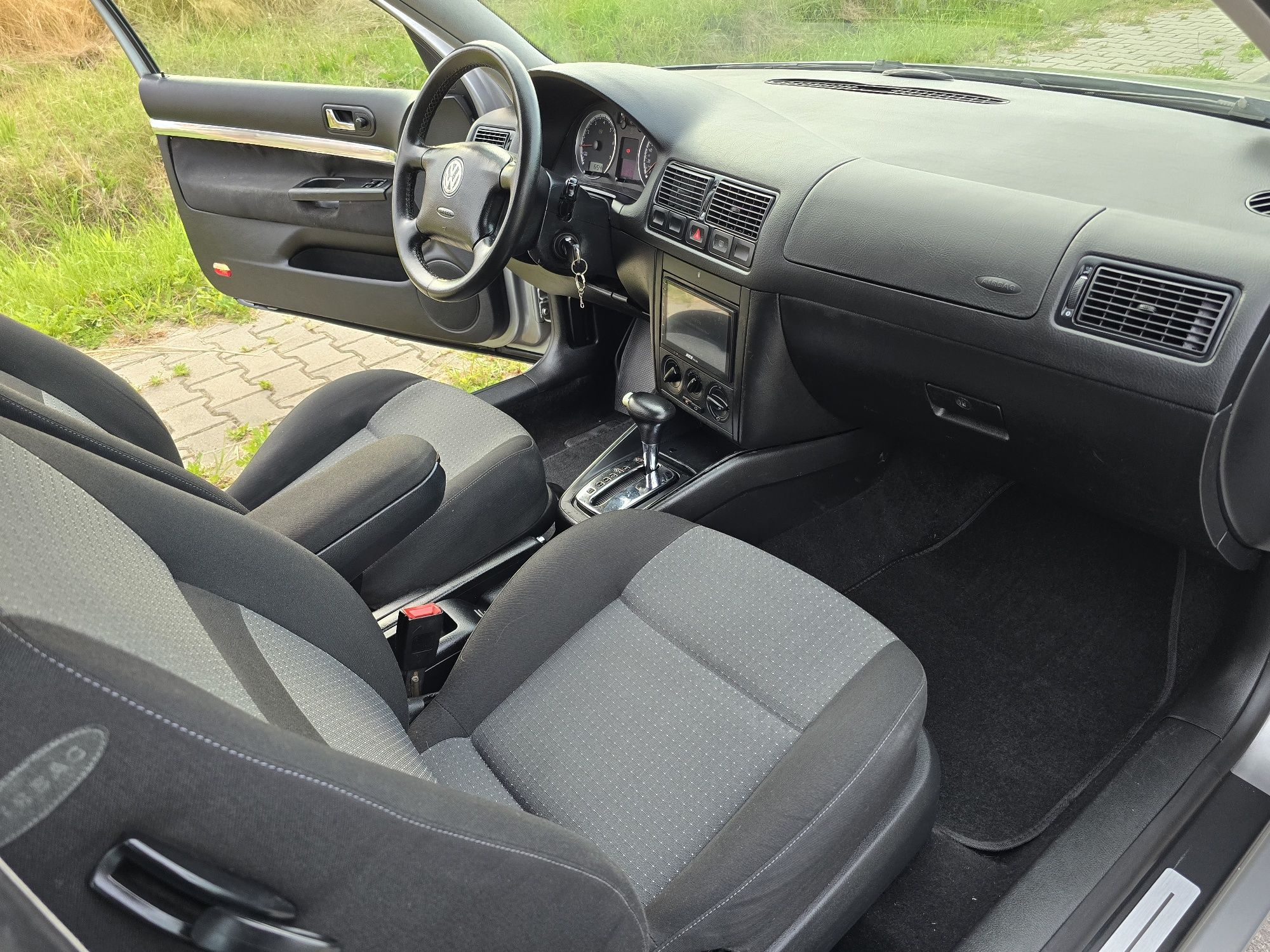 VW Golf_AUTOMAT_1.6 MPI_2003_Doinwestowany_Bez Wkładu