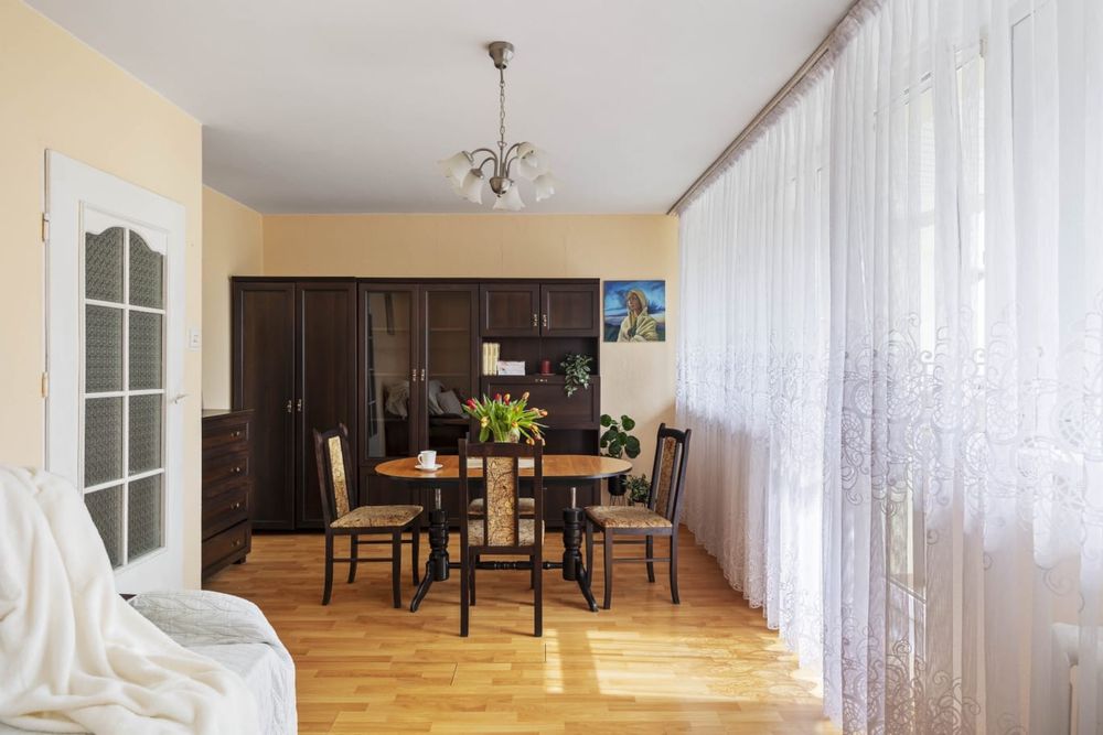 Sprzedam  meble - stoł  z krzesłami , kanapa , mebloscianka