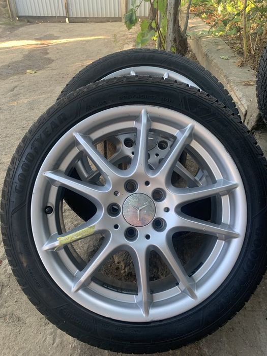 225/45/17 комплект goodyear зима