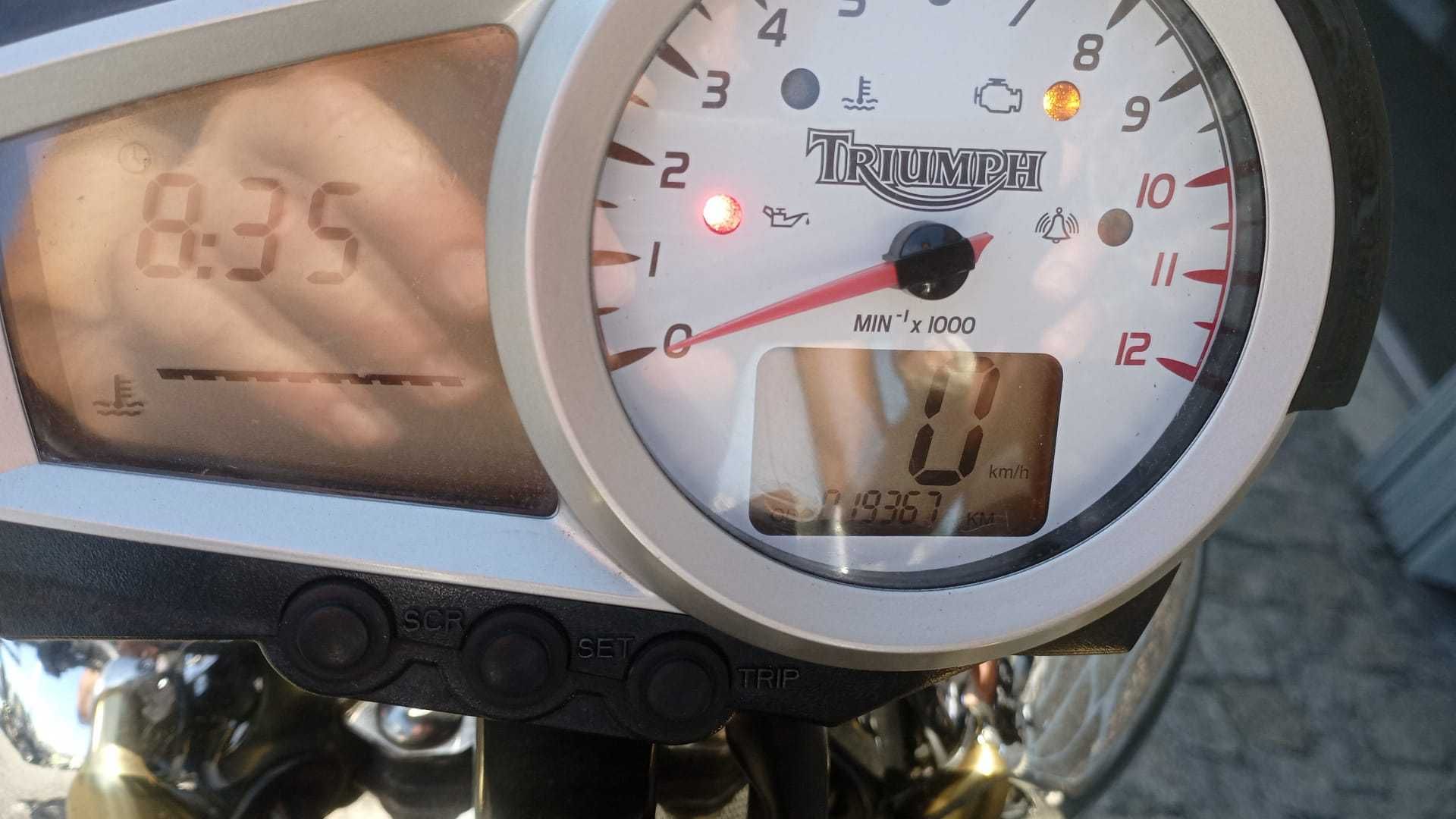 Triumph Speed Triple 1050 - 07