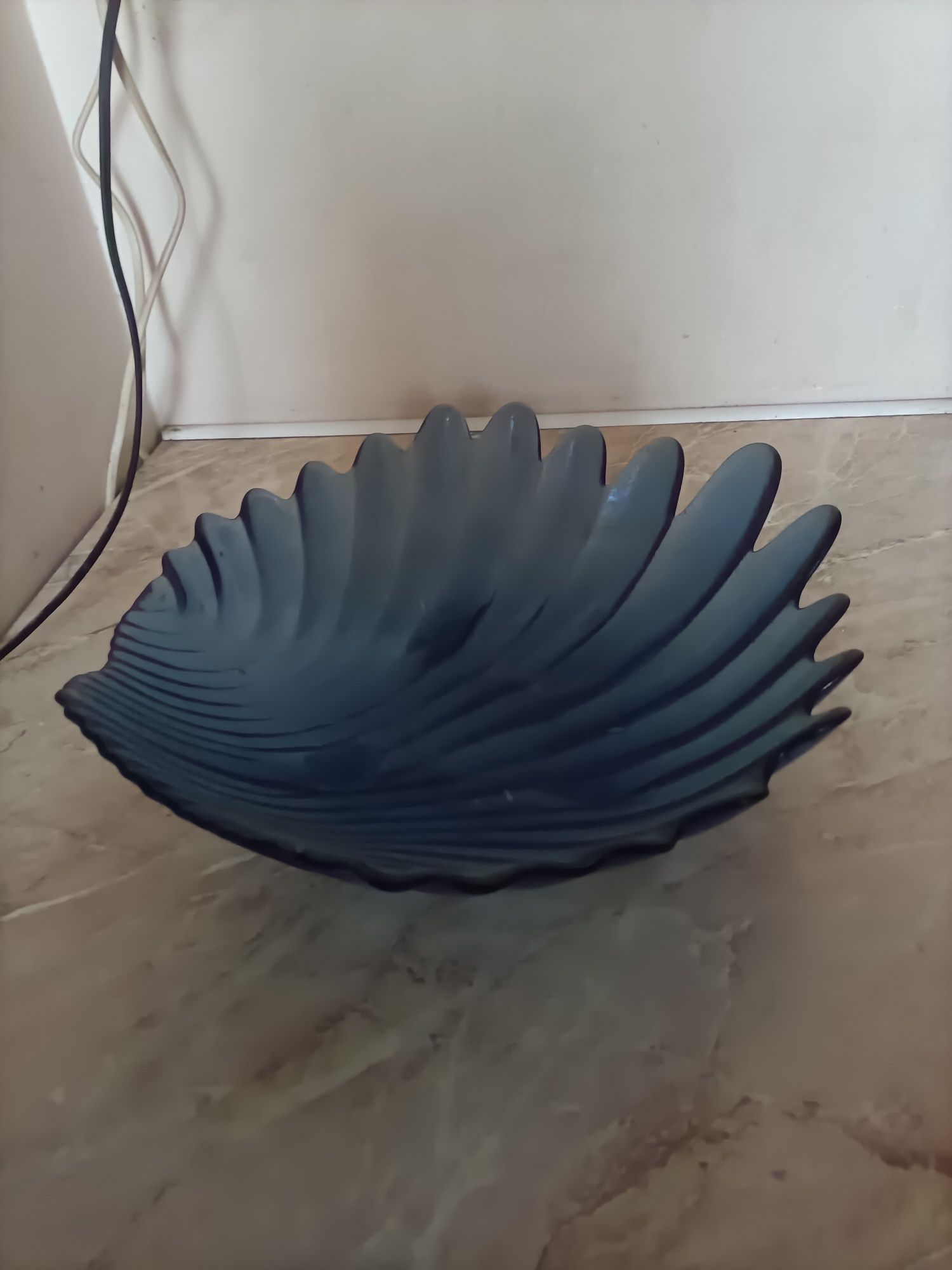 Szafirowy talerz/ półmisek ,, liść "na owoce