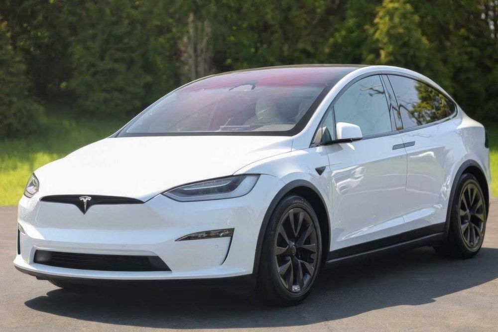 Tesla Model X      2023