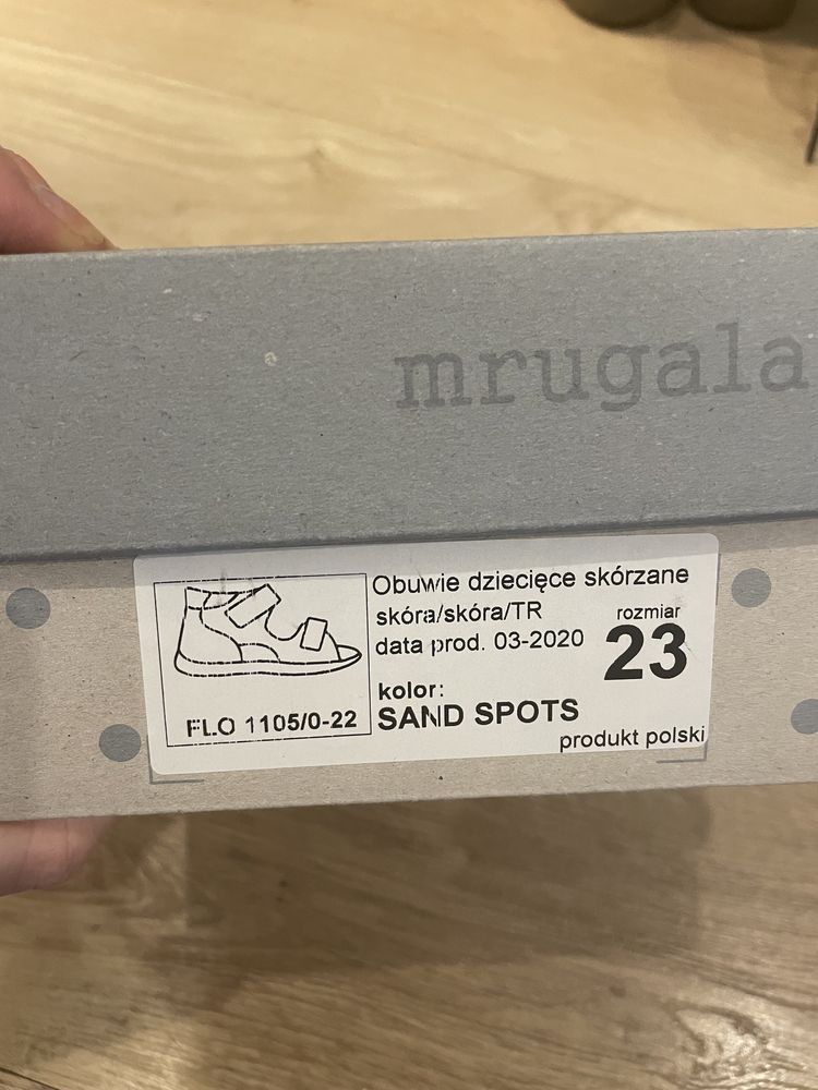 Sandały mrugaly 23 buty