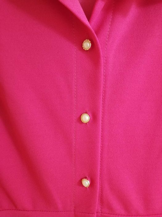 Camisa fúcsia com pérolas
