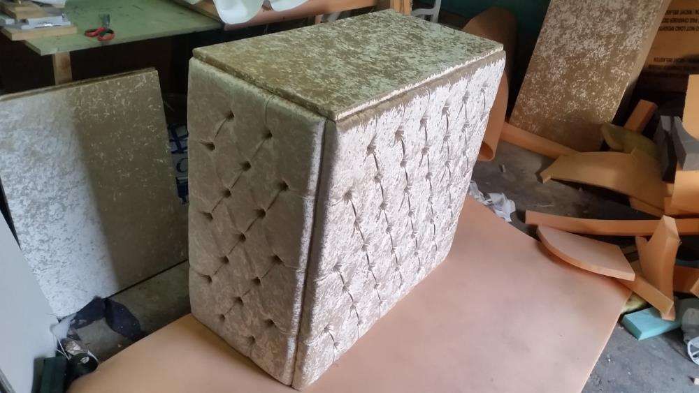 Mesa de Manicure capitonê Veludo brilhante, 140x50cm altura80cm