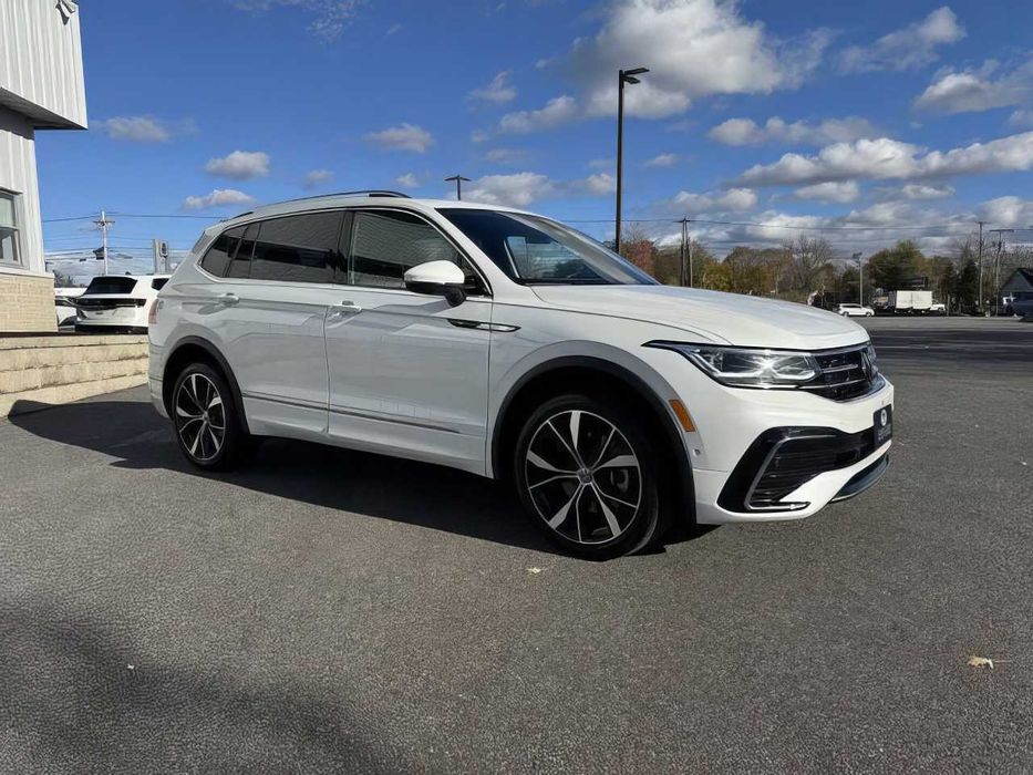 Volkswagen Tiguan      2024