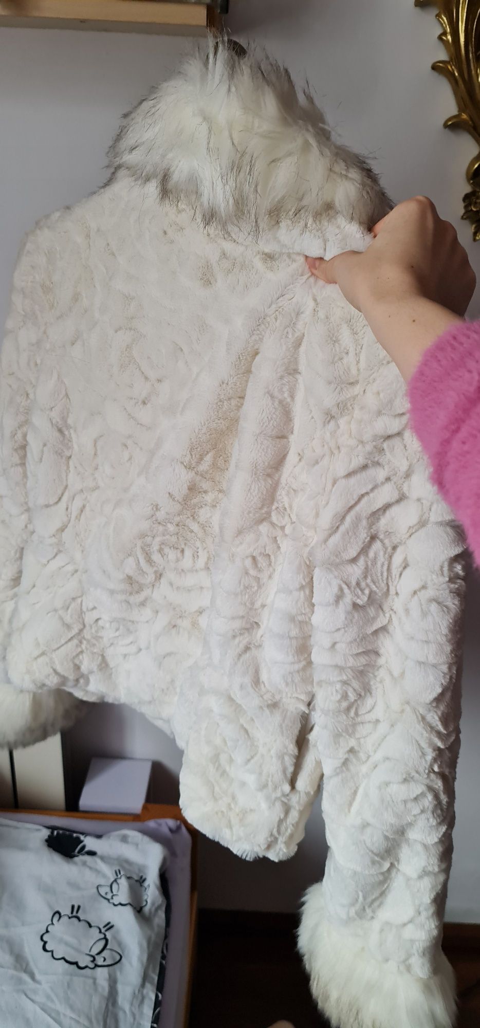 Futerko białe urocze i stylowe S