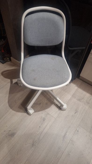Krzesełko do biurka dla dziecka oddam