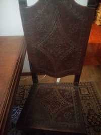 Cadeiras antigas em pele de mesa