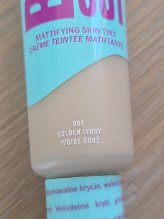 Zestaw podkładów, kosmetyki używane