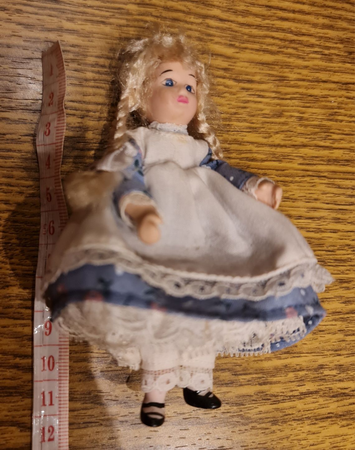Porcelanowa lalka, figurka z Niemiec