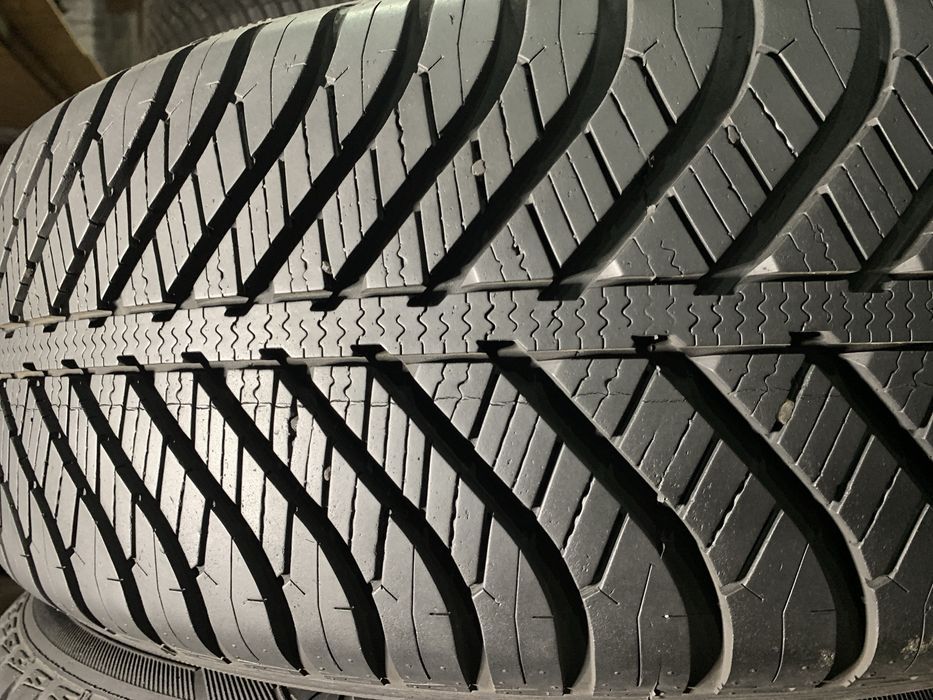 Шини Б/У 205/60 R16 Goodyear Vector 4 Seasons