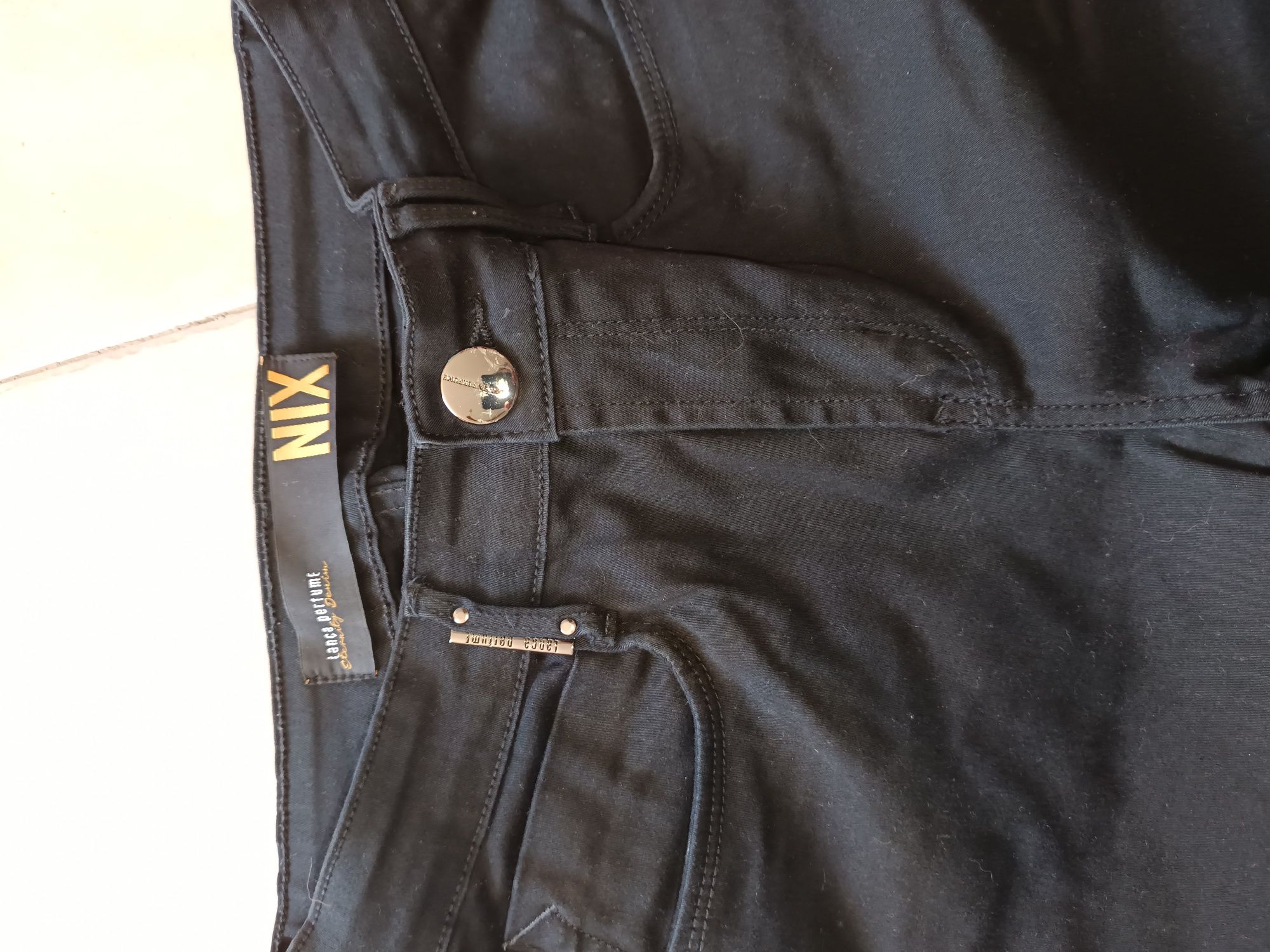 Roupas marca lança perfume 7 Euros cada