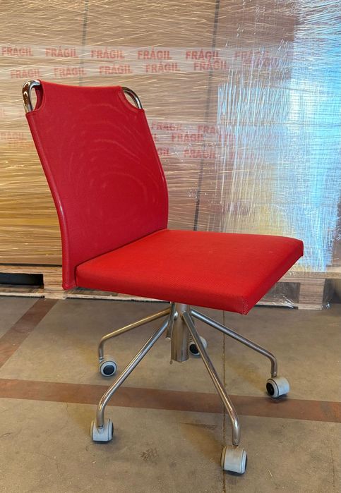 Cadeira rodada vermelha