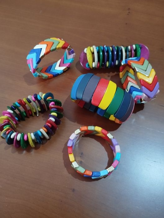 Relógios  tercos benzidos pulseiras etc