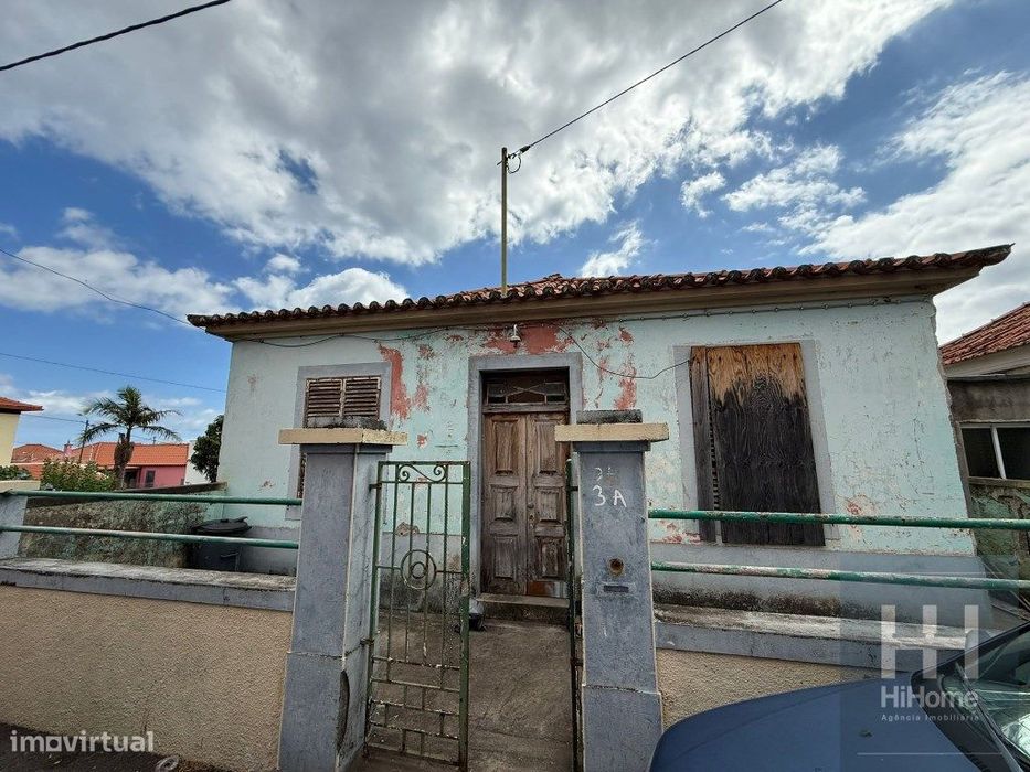 Moradia por recuperar nos Louros com vista mar - Funchal