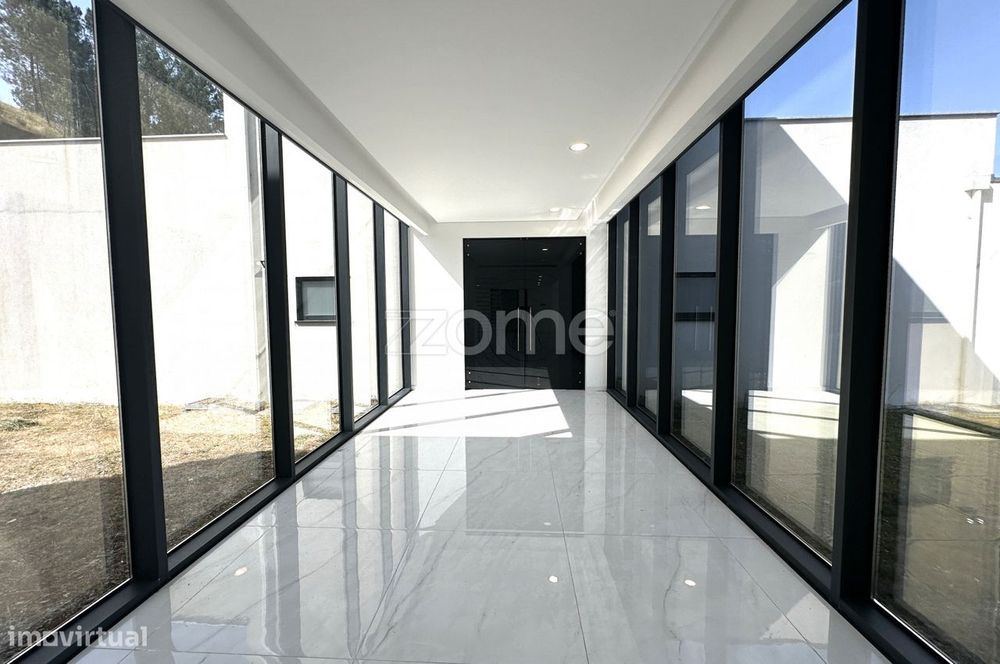 Moradia isolada de Luxo com Vista ao Rio no Marco de Canaveses.