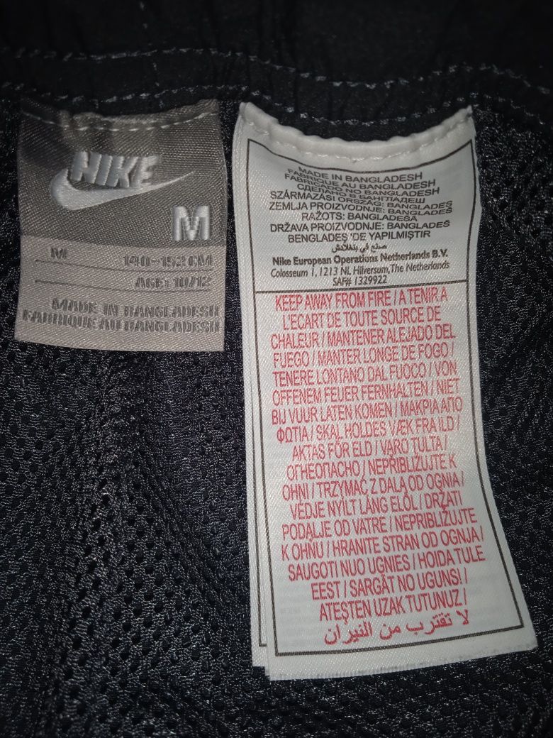 Calça desportiva Nike NOVA 12 anos.