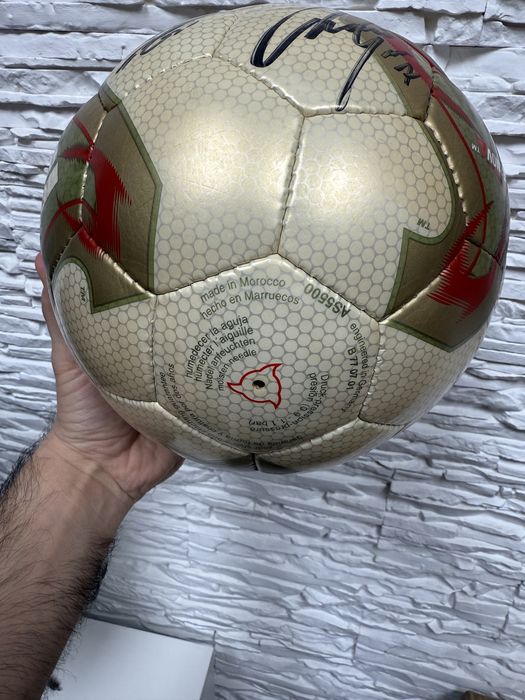 Pilka meczowa Adidas Fevernova 2002 Korea Japonia OMB autografy Dania