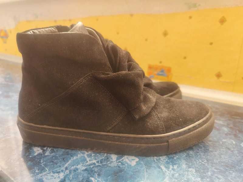 Czarne botki z kokardą welur 38 Akardo