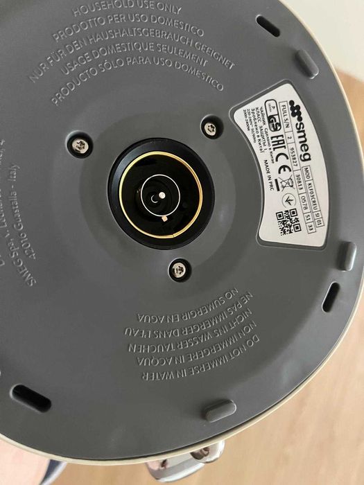 Chaleira Elétrica Smeg Mini , 1,7L, Creme , NOVA