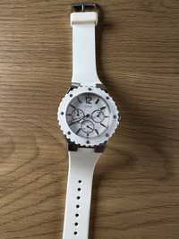 Годинник Guess