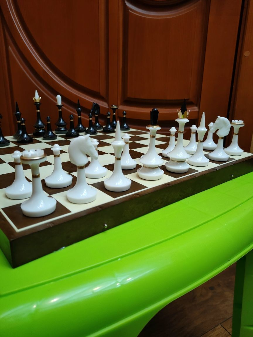 Олимпиада 80 Шахматы с утяжелителями в родной коробке. Доска 42 см.