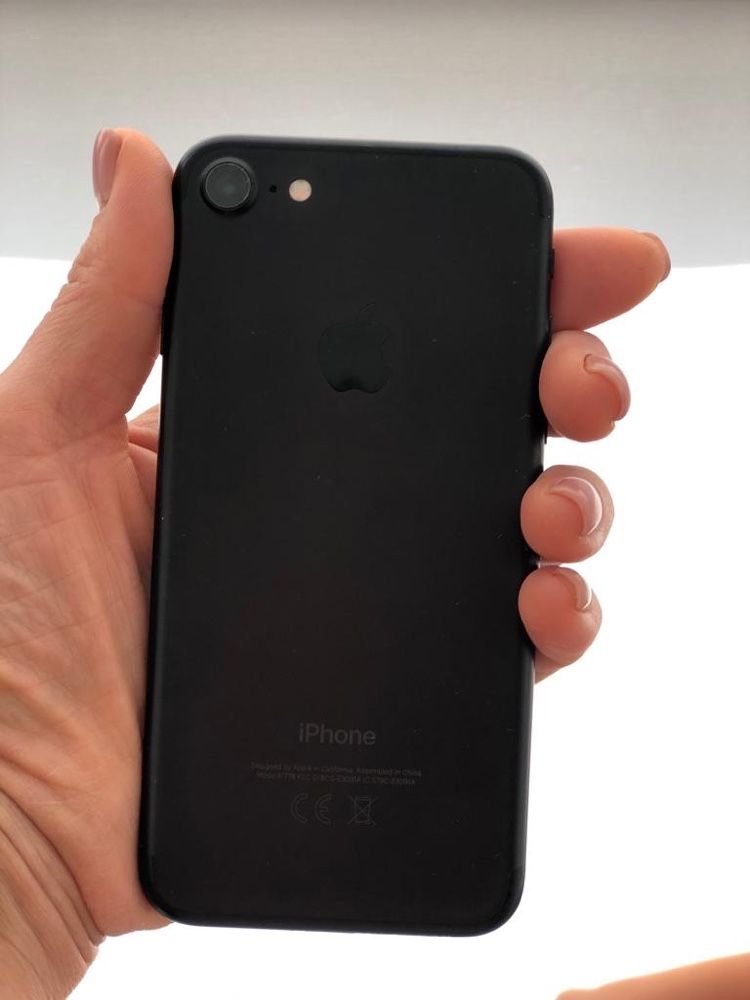 Apple  Iphone 7 32 gb r-sim черный