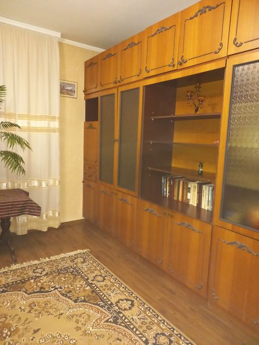 Сдам гарну двокімнатну квартиру по вул.Довженка для сім'ї.