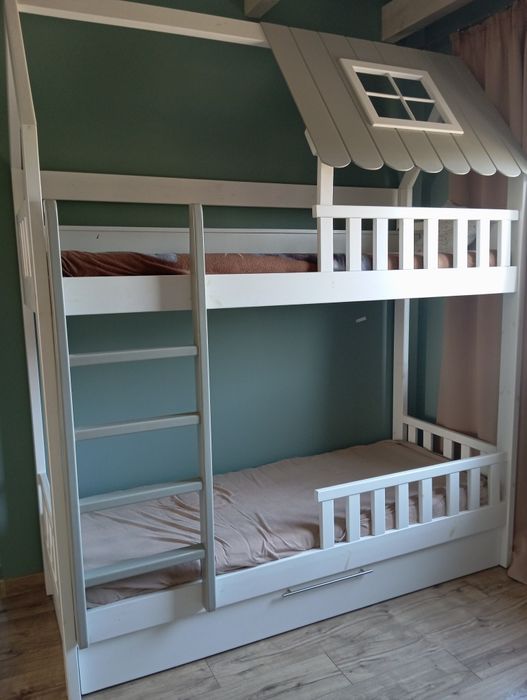 Piętrowe łóżko - domek