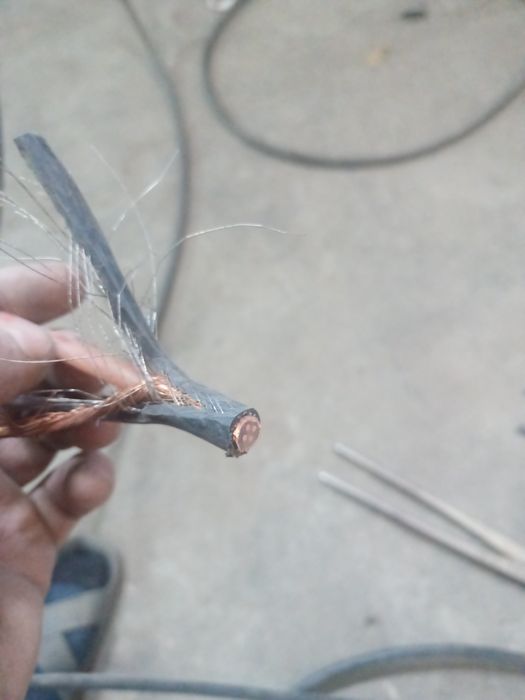 Кабель броньований