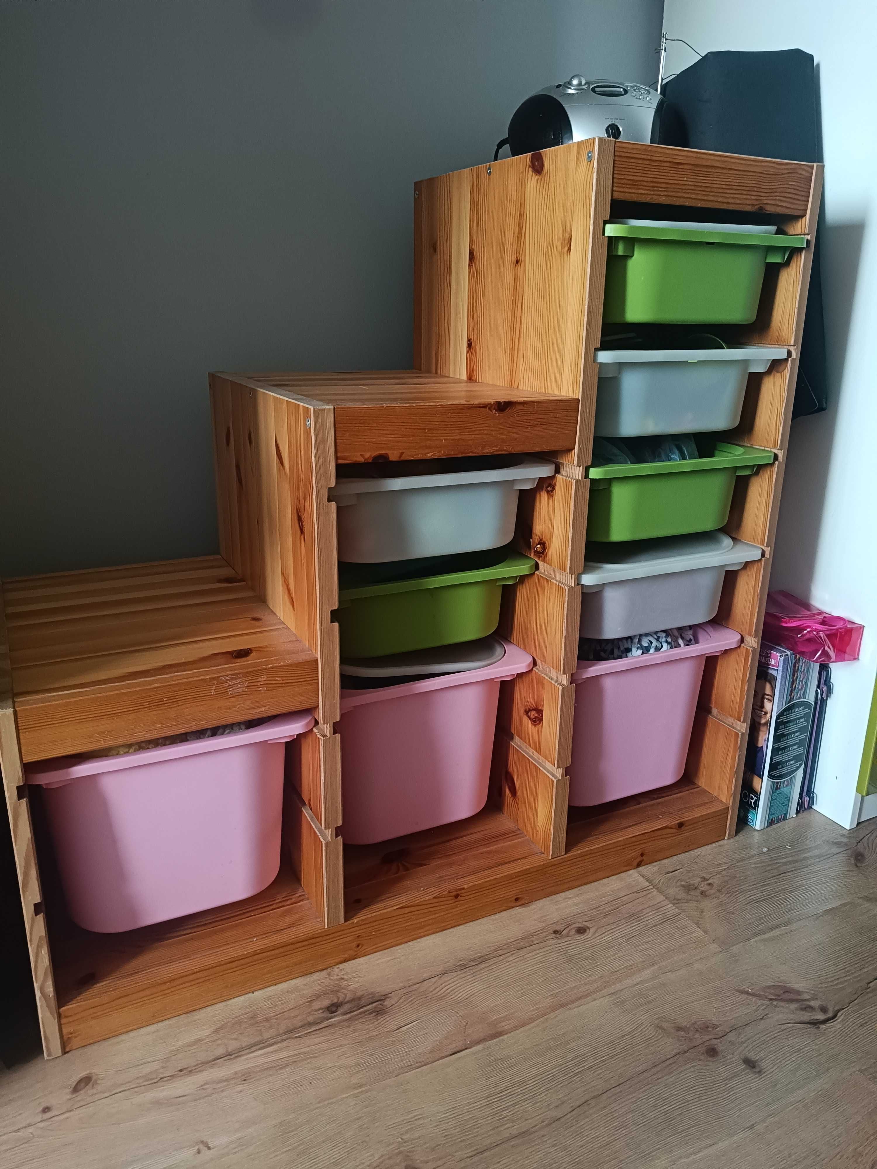 Drewniana komoda z pudłami Ikea