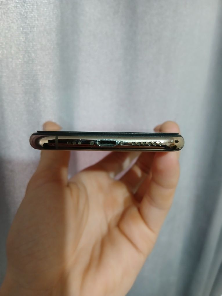 Продам IPhone Xs 256gb