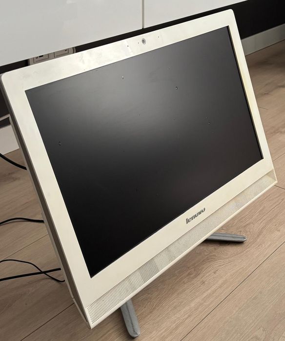Komputer stacjonarny Lenovo F0B4