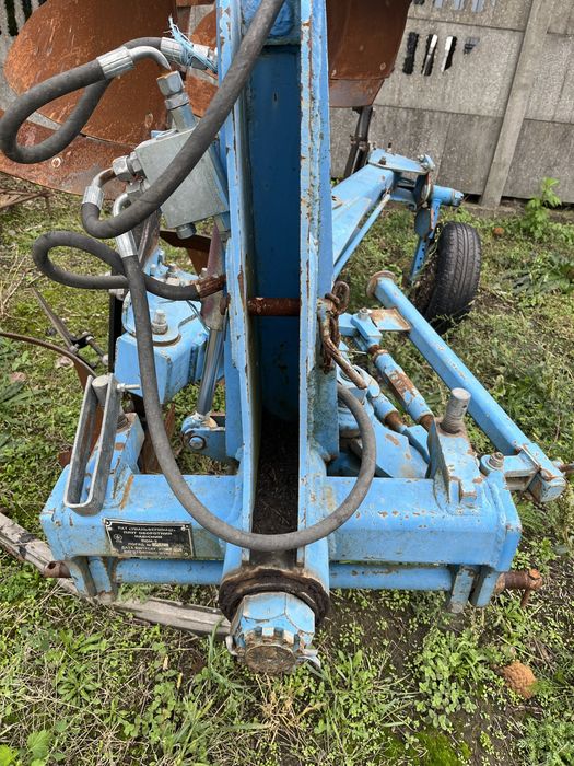 Плуг оборотний