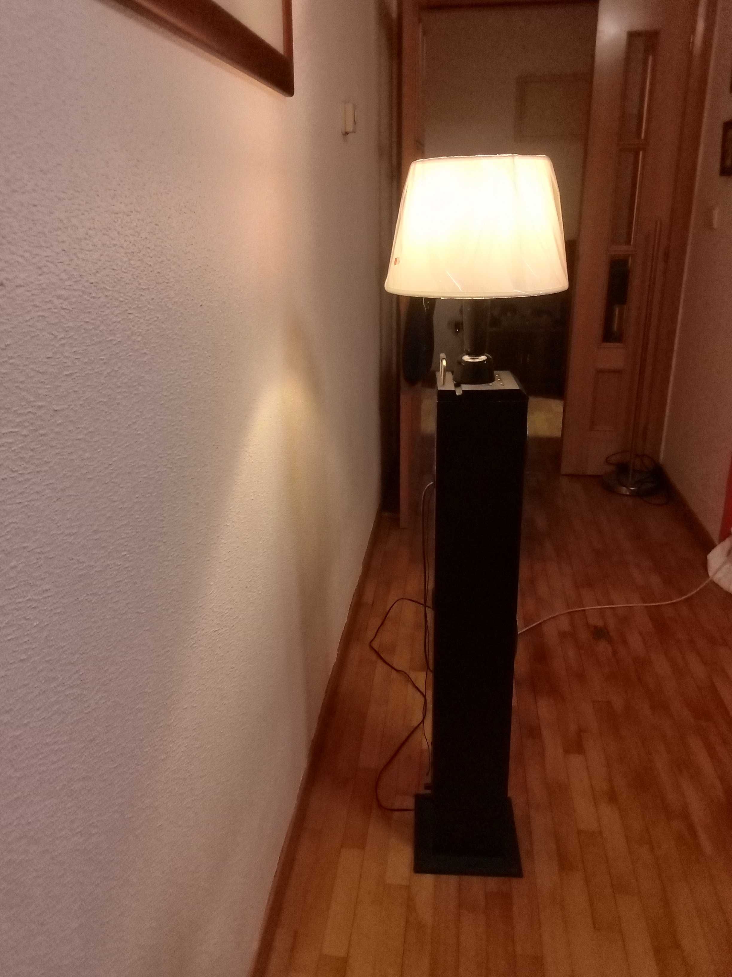 Candeeiro de  pé