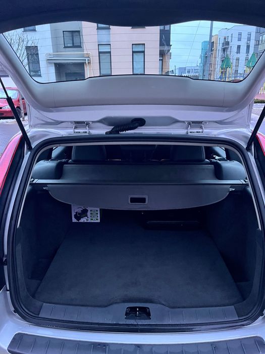 Авто Вольво в50.