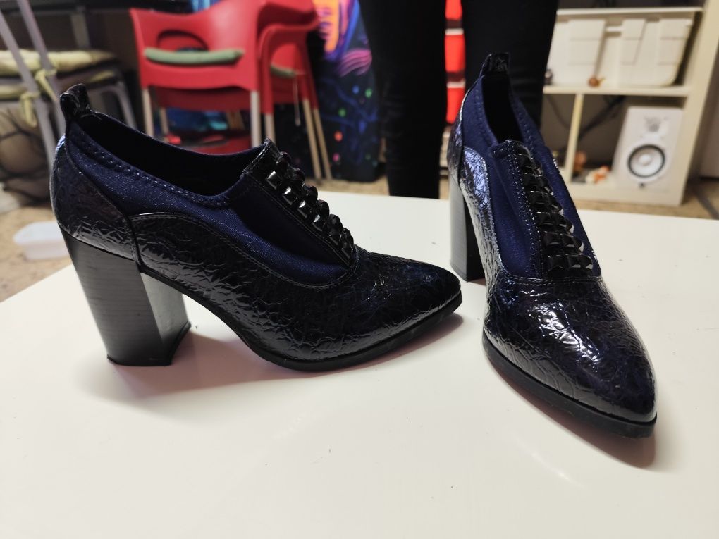 Atenção vendo sapatos