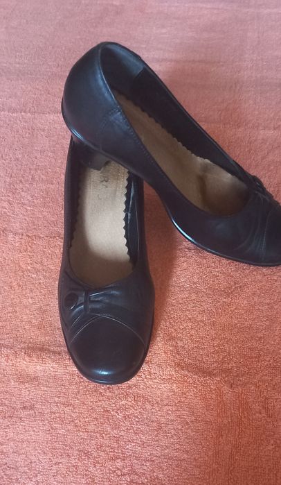 Жіночі шкіряні туфлі