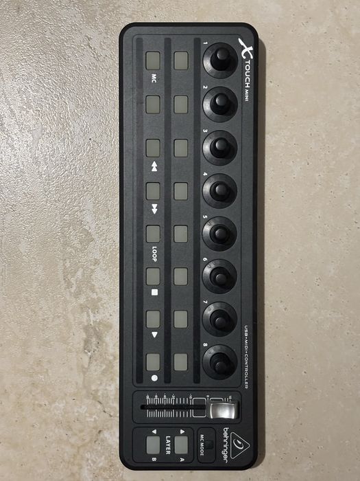 Behringer Xtouch mini X touch midi kontroler usb