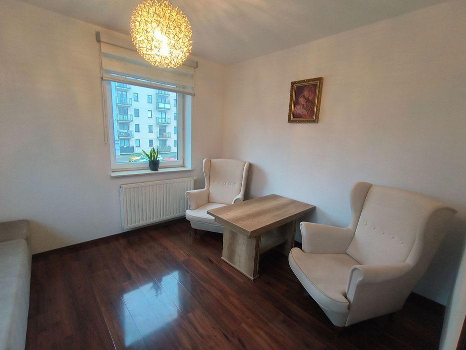 Umeblowane dwupokojowe mieszkanie z aneksem kuchennym, komórka, garaż