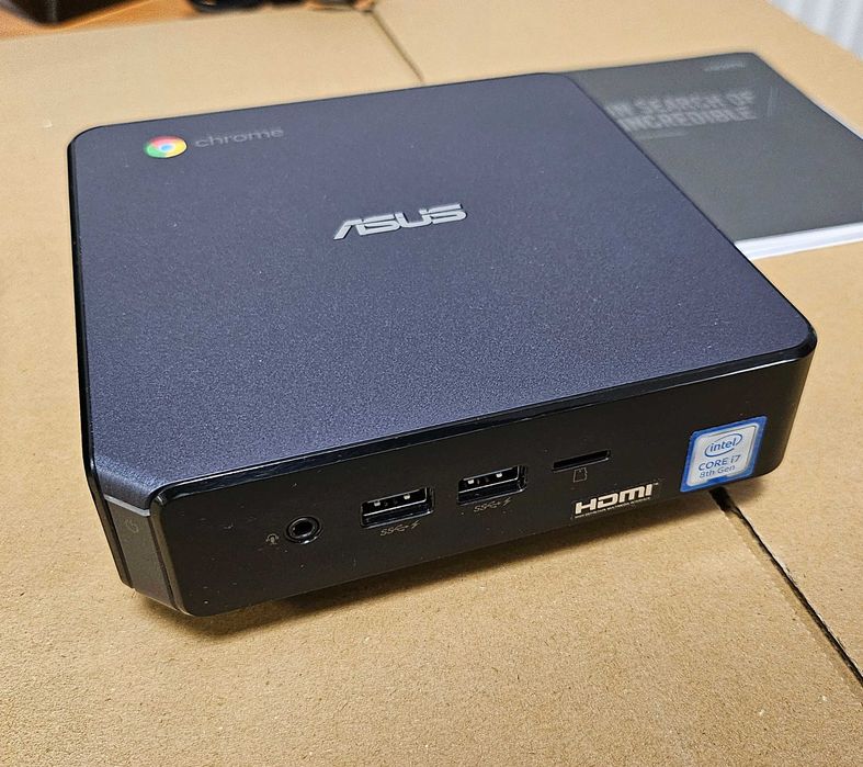 Komputer Asus Chromebox 3 z zestawem do videokonferencji
