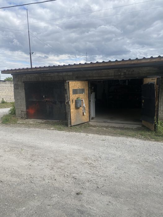Продам 2  капитальных гаража рядом , под 2 машины