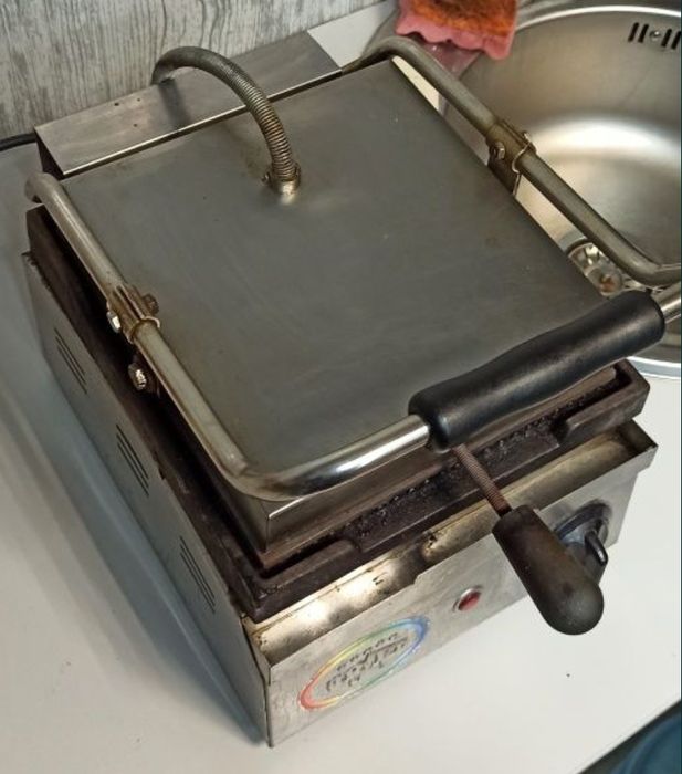 Гриль для шаурми. Прес для шаурмы, хот дога