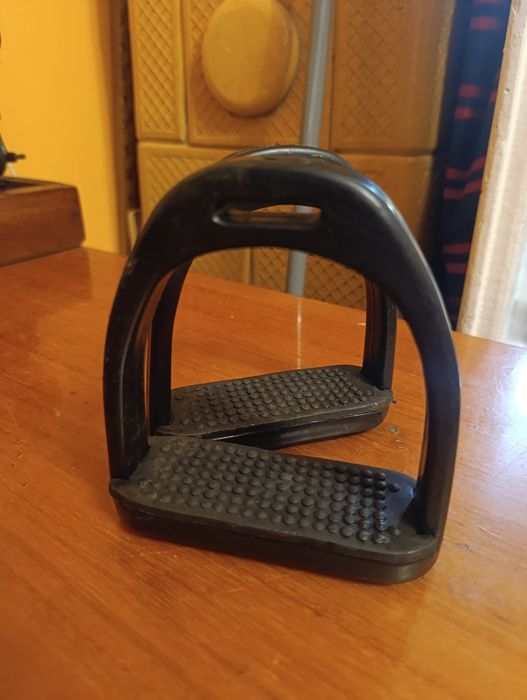 Strzemiona plastikowe