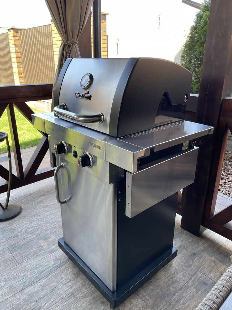 Газовий Гриль Char-Broil Professional 2200S.