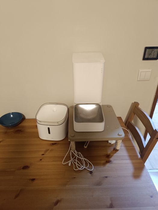 Bebedouro e comedouro automático